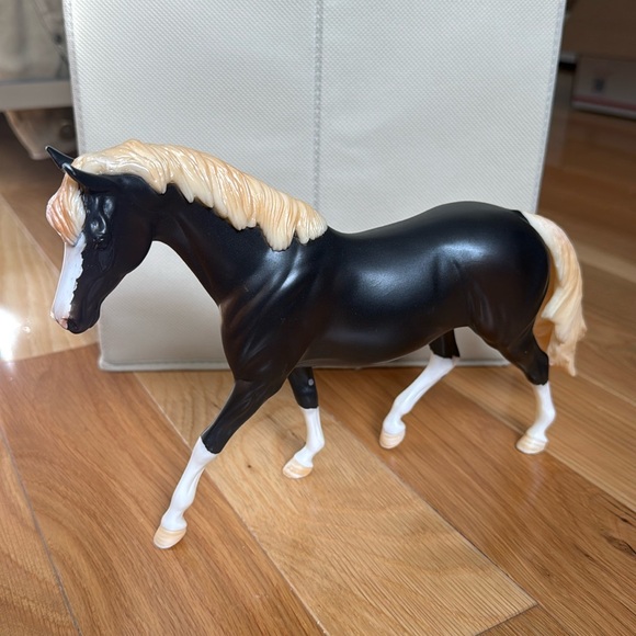 Peter Stone Kris Kringle Ehorse Series Horse - Picture 1 of 13